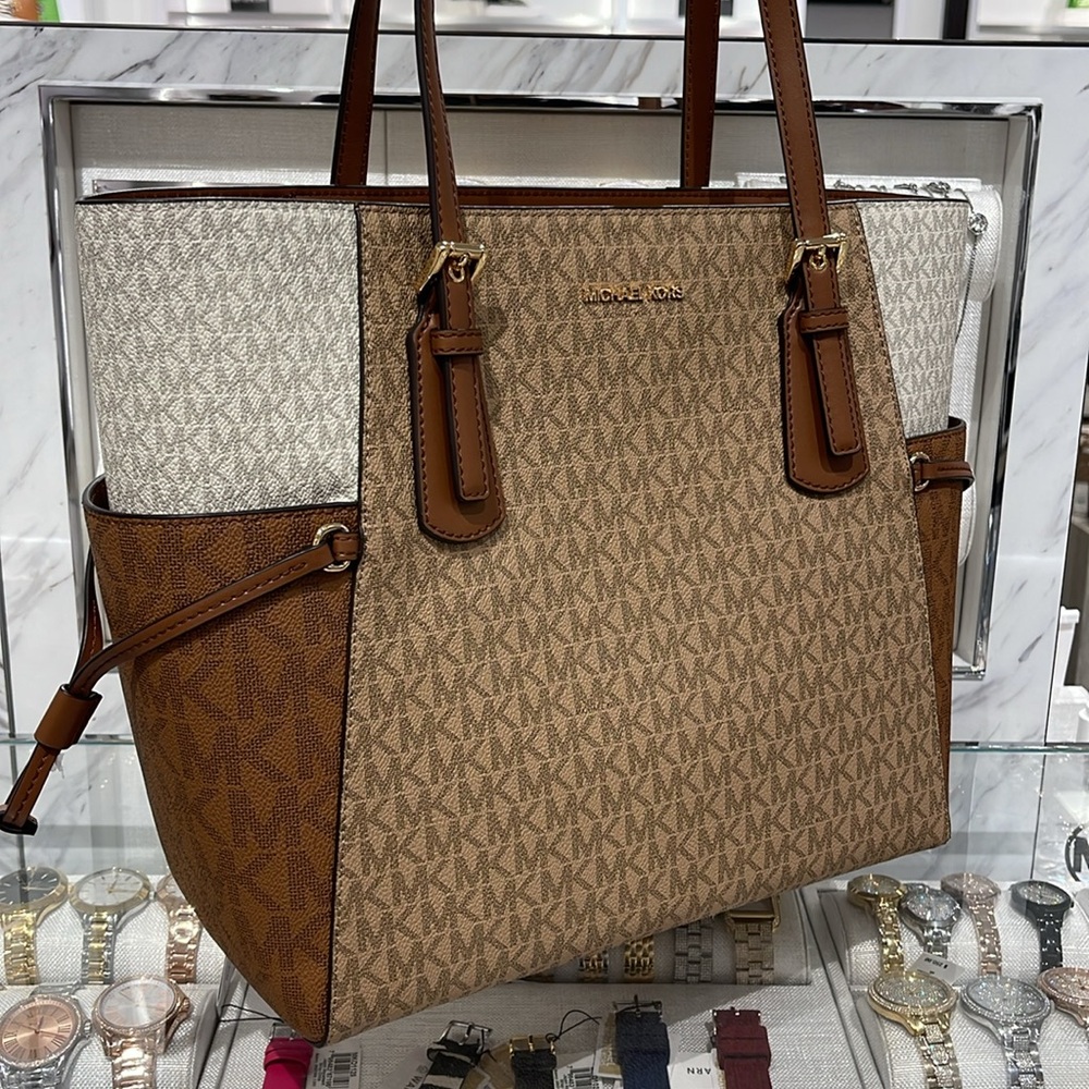 Michael Kors Voyager Large Color-Block Signature Logo Tote Bag
Camel Multi - Picture 2 of 16